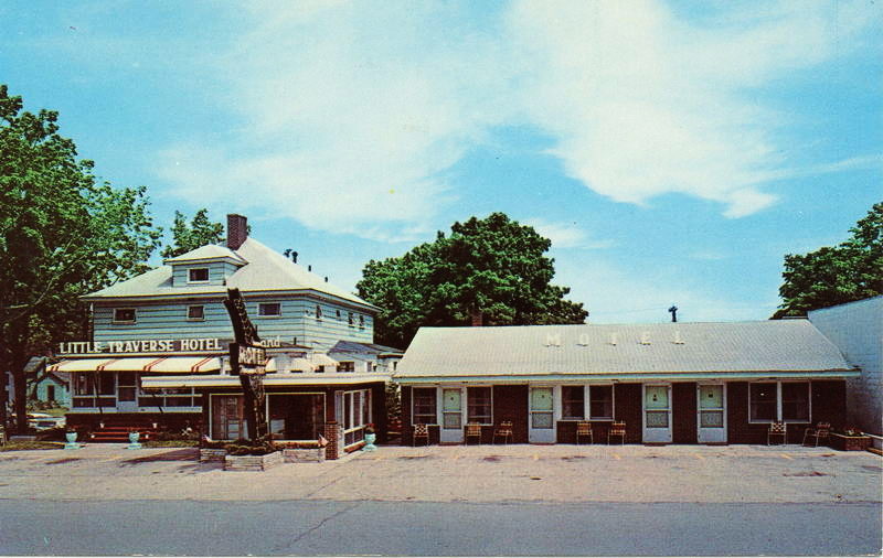 Little Traverse Motel (Little Traverse Hotel) - Vintage Postcard (newer photo)